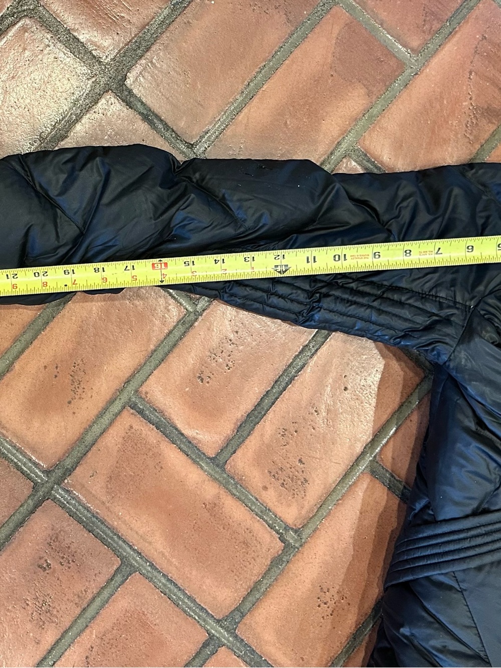Vintage LULULEMON GET DOWN Jacket Size 8
Black Down Puffer Coat - Picture 9 of 12